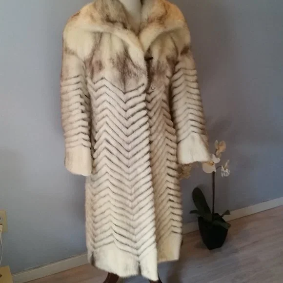 The Hurtigs of Vaughan Street vintage genuine mink coat with matching hat EUC - Picture 2 of 16